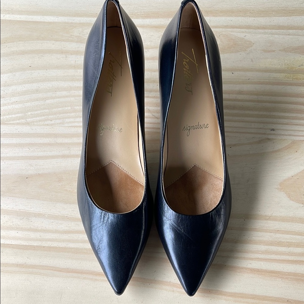 Trotters Black Heels Classic Pointed-Toe Pumps - Picture 16 of 16